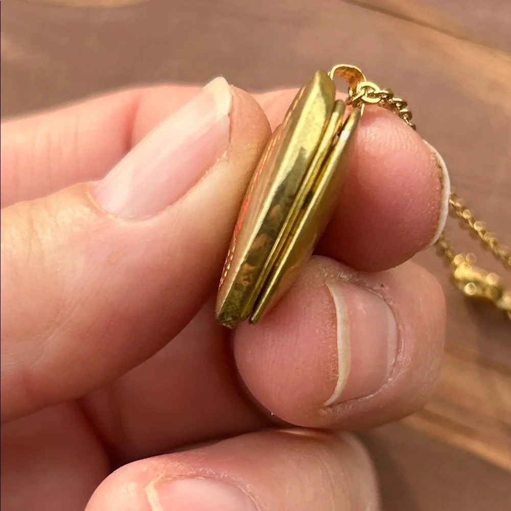 Vintage Gold Heart 'Mom' Locket Necklace with Red Accents - Picture 7 of 8